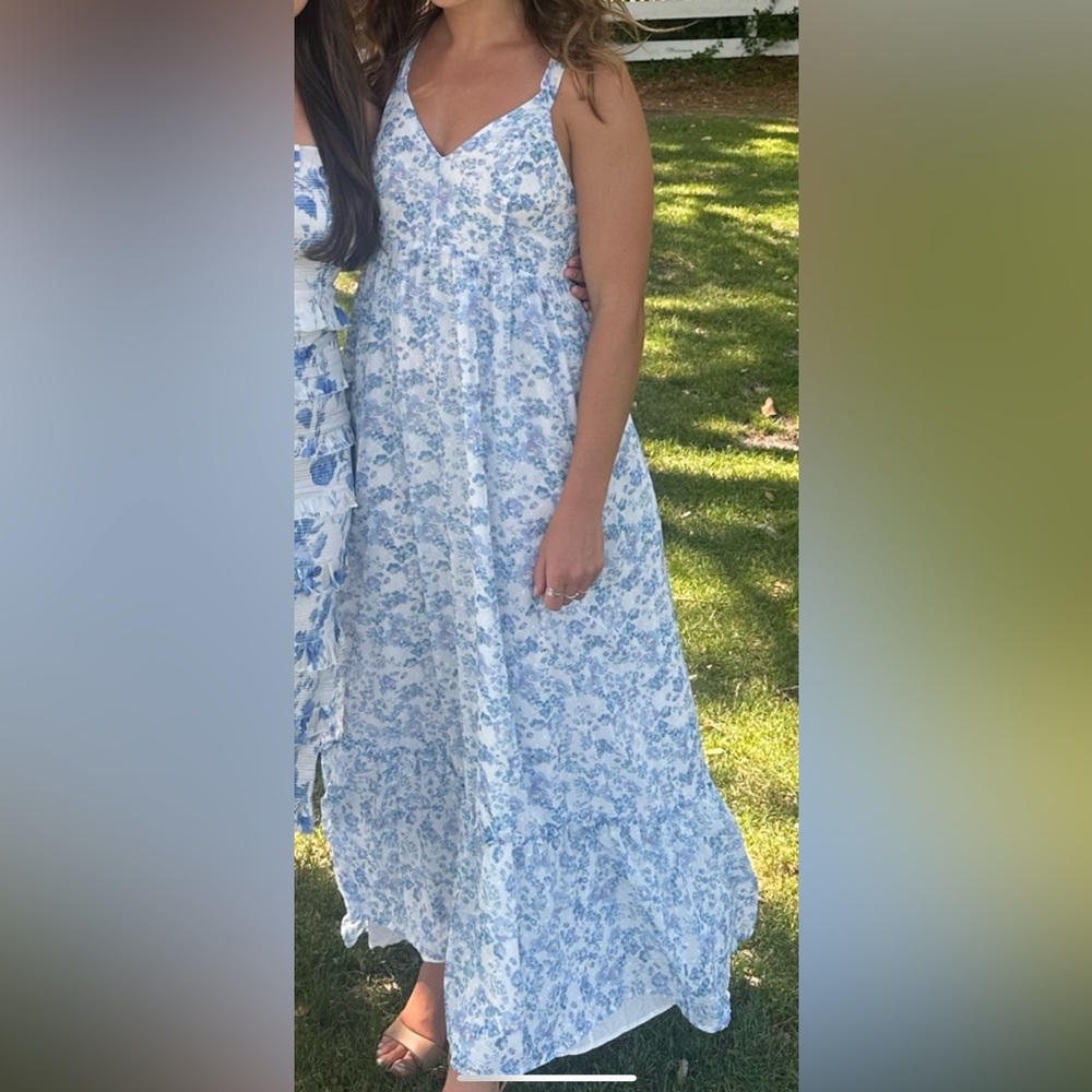 Lulu’s blue & white floral dress